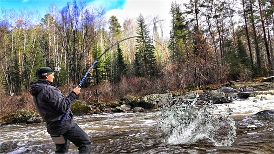 Сибирская рыбалка на налима на АЭРОЛОДКЕ у водопада 2317